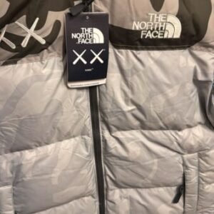 Campera TNF x KAWS – Edición limitada