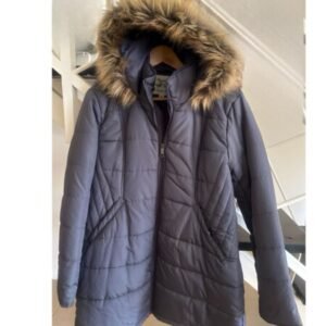 Campera puffer con capucha y piel